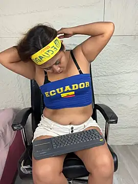 LyraMilano online show from June 20, 2026, 12:54 pm