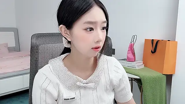 Yoyo33355 online show from June 11, 2026, 3:47 am