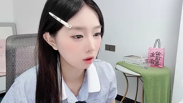 Yoyo33355 online show from June 18, 2026, 3:27 am