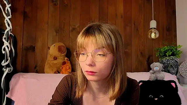 IvoryPesante online show from June 15, 2026, 8:41 pm