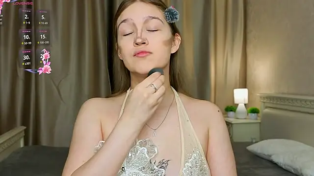 PlayfulMelly online show from June 18, 2026, 6:24 pm