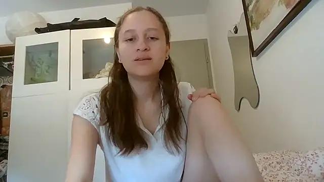 Snapshot of SoftieSophie chatting on June 25, 2026, 6:07 am SoftieSophie online show from June 25, 2026, 6:07 am