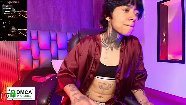hottiesjuls online show from July 4, 2026, 9:19 pm