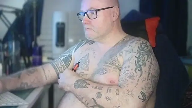 Tattooed Dilf 01 online show from May 29, 2026, 10:16 pm