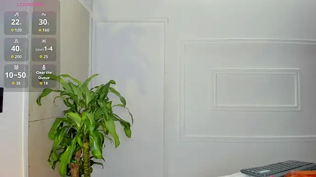 emmaalennox   online show from July 11, 2026, 7:14 pm