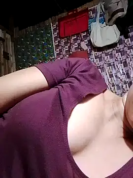 Snapshot of hotmom_lyn chatting on June 21, 2026, 4:24 pm hotmom lyn online show from June 21, 2026, 4:24 pm