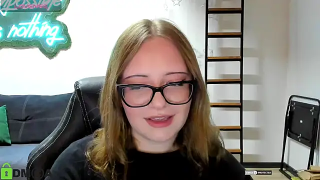 JuliNy x online show from May 27, 2026, 6:26 pm