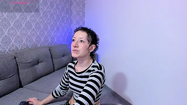 NohaCooper online show from June 28, 2026, 8:37 pm