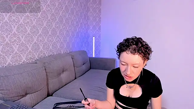 NohaCooper online show from June 9, 2026, 8:32 pm
