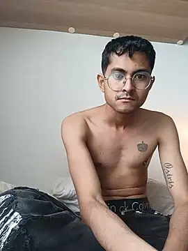 xanderlover online show from May 25, 2026, 5:44 pm