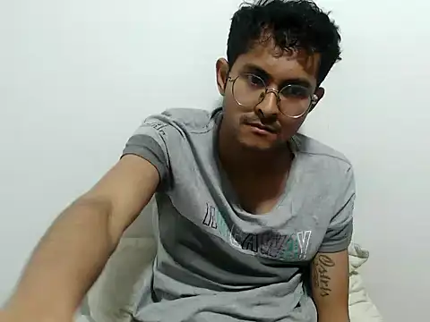 xanderlover online show from June 26, 2026, 12:05 am