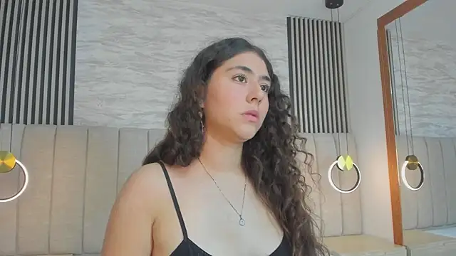 emaflorezz online show from June 26, 2026, 10:37 pm