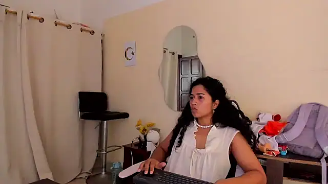 Nadia-Monroe online show from July 14, 2026, 9:43 pm