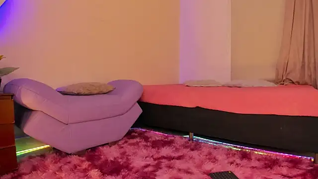 Nadia-Monroe online show from June 15, 2026, 12:38 pm