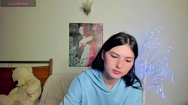 Kira Devi online show from May 25, 2026, 8:29 pm