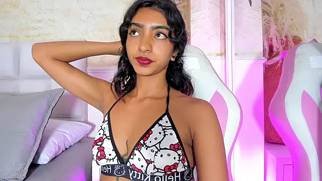 HottieVeroo  online show from July 21, 2026, 1:19 am