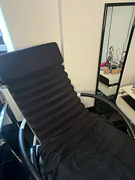 GymMoniMilf online show from July 27, 2026, 8:10 am