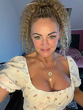 GymMoniMilf online show from June 28, 2026, 12:33 pm