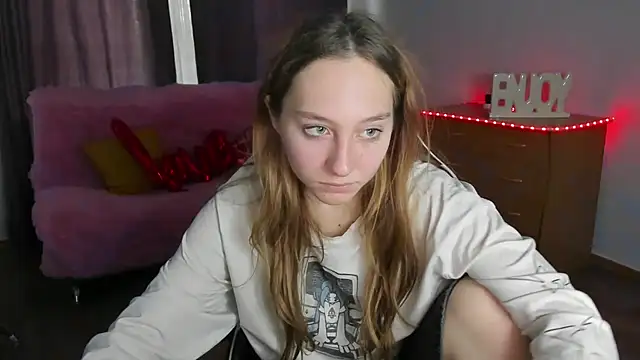 ModelGyrl online show from June 1, 2026, 8:03 am