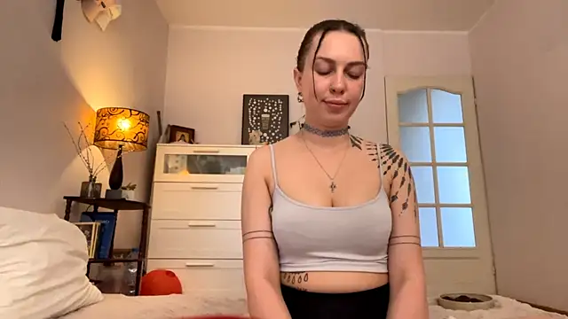 Snapshot of EvelynCharm_ chatting on May 26, 2026, 2:26 pm EvelynCharm online show from May 26, 2026, 2:26 pm