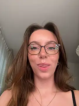 Cherry-Bean online show from July 4, 2026, 5:39 pm