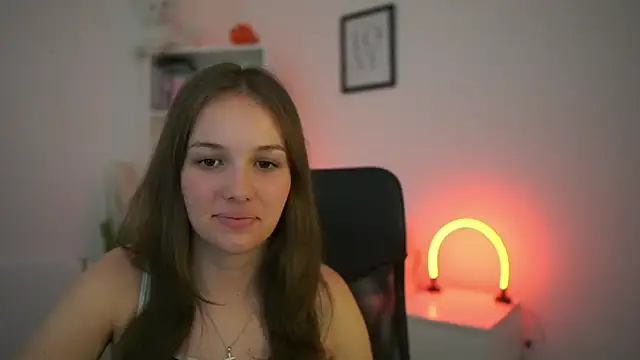 HAdeGigi18 online show from May 28, 2026, 8:33 am