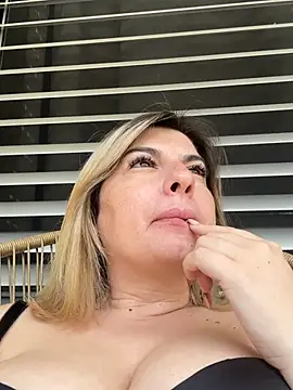 Snapshot of evaxxxcurvyxxx chatting on June 19, 2026, 9:59 am evaxxxcurvyxxx online show from June 19, 2026, 9:59 am