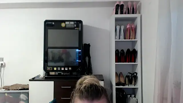Snapshot of AischePervers chatting on July 25, 2026, 4:24 pm AischePervers online show from July 25, 2026, 4:24 pm
