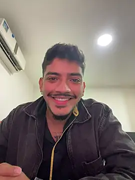 SalvadorVega online show from July 6, 2026, 5:37 pm