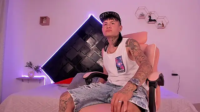 Noah Blaze  online show from May 29, 2026, 3:45 am