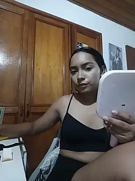 xcleila online show from May 31, 2026, 1:33 am