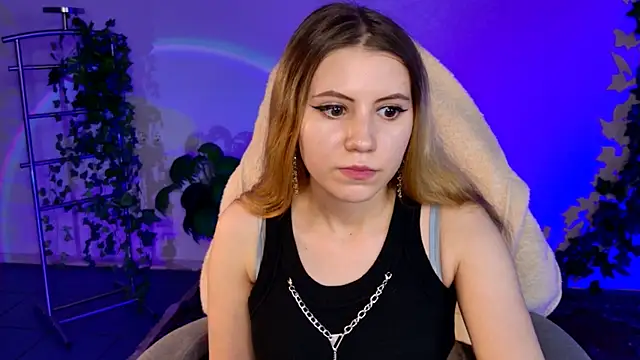 LilitEverly online show from May 27, 2026, 12:01 pm