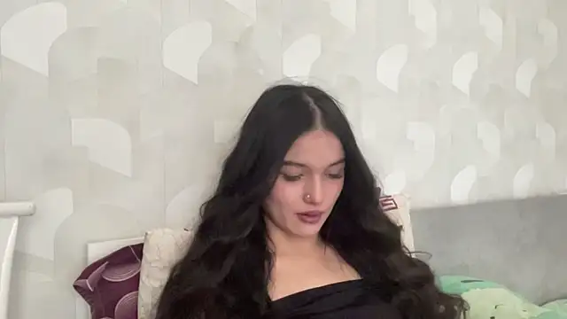 LisetteParajon online show from July 15, 2026, 7:04 am
