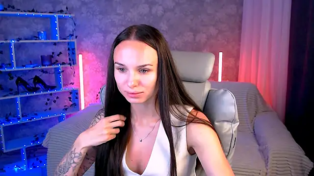 NicoleMerz online show from July 13, 2026, 6:18 pm