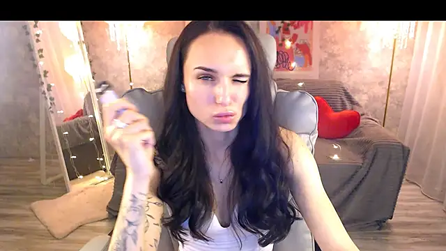 NicoleMerz online show from June 25, 2026, 4:12 pm