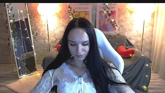 NicoleMerz online show from June 13, 2026, 7:12 pm