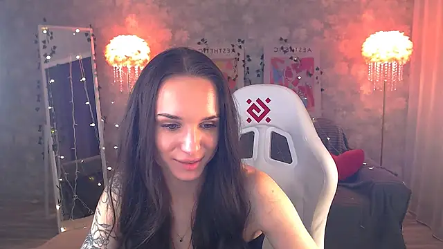 NicoleMerz online show from June 11, 2026, 4:04 pm