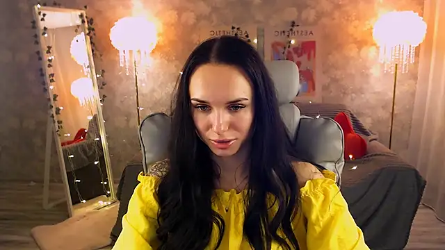 NicoleMerz online show from June 26, 2026, 6:47 pm