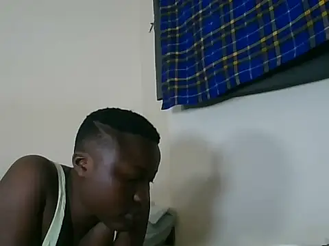 prettyqueenh online show from May 27, 2026, 9:11 pm