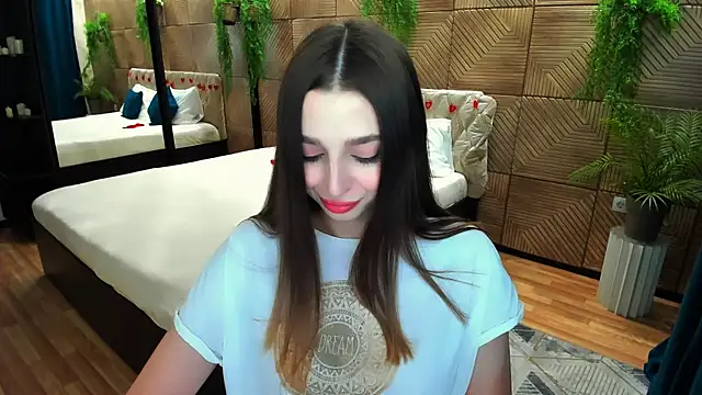 FlirtySpark online show from June 18, 2026, 4:22 am