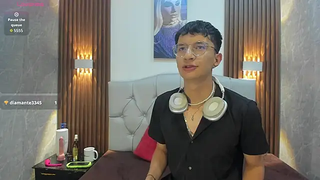 Julian Foxxx online show from May 27, 2026, 7:54 pm