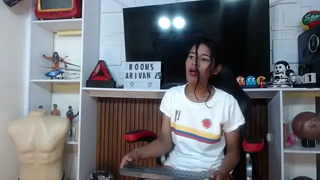 Snapshot of _QueenMarilyn chatting on June 20, 2026, 7:41 pm QueenMarilyn online show from June 20, 2026, 7:41 pm