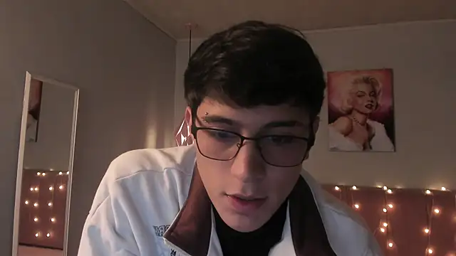 Snapshot of ryan_valentino chatting on July 3, 2026, 1:28 pm ryan valentino online show from July 3, 2026, 1:28 pm