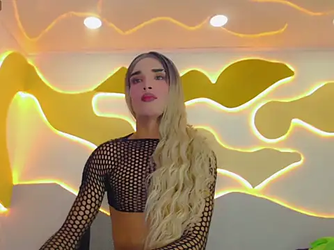 MaiteCandyxx online show from June 12, 2026, 4:32 am