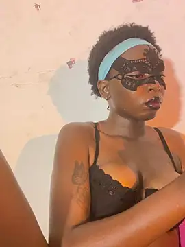 Honeybeespecial online show from June 11, 2026, 11:24 pm