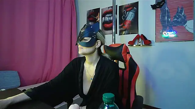 LolaSelvaggia online show from June 9, 2026, 10:22 pm