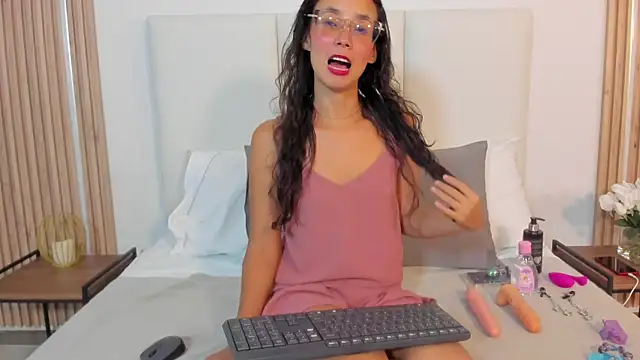 isabellaaasmith online show from July 13, 2026, 3:17 am