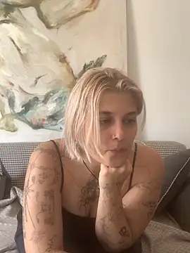 Snapshot of Ella_Bloom chatting on June 21, 2026, 8:53 am Ella Bloom online show from June 21, 2026, 8:53 am