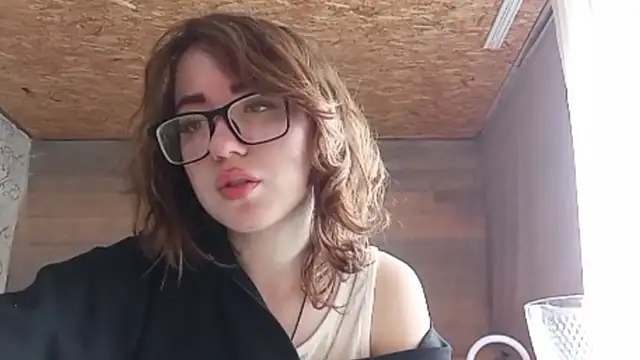 Snapshot of OliviaMoment chatting on June 18, 2026, 9:14 am OliviaMoment online show from June 18, 2026, 9:14 am