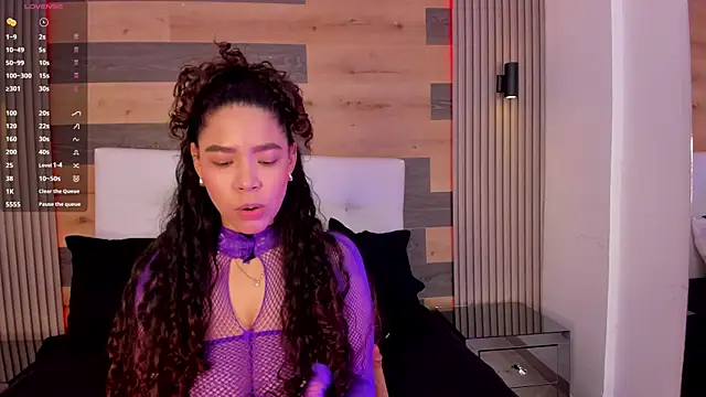 LarissaDesire online show from July 9, 2026, 11:42 am